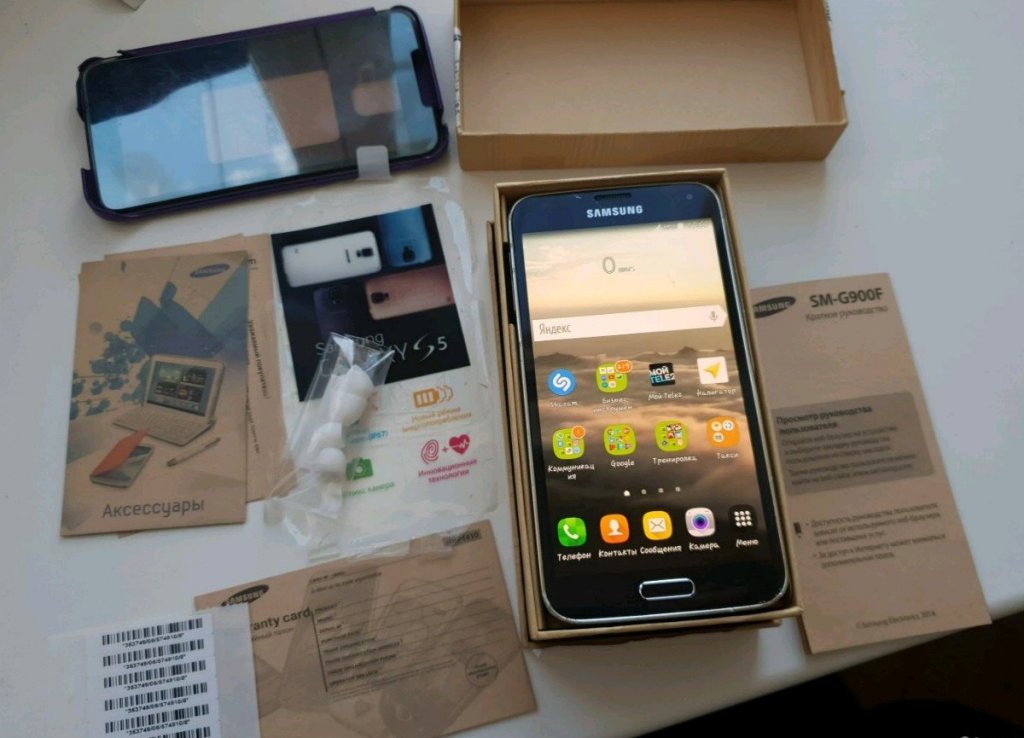 Продам смартфон Samsung, классический в Санкт-Петербурге, Оригинал, трещинка на cтекле