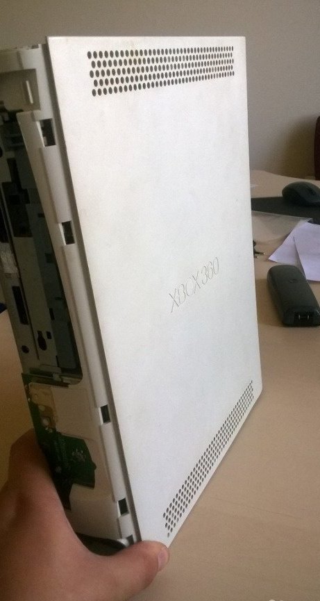 Продам XBOX 360 в Екатеринбурге, Вроде не работает дисковод, корпус на фото, в коплекте