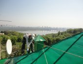 В Новосибирске, Покраска крыши дома 3 Многие владельцы частных и многоквартирных домов
