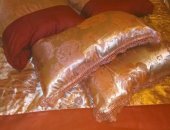 Продам текстиль и ковры в Волхове, Подарочный спальный комплект декорированный шелком и